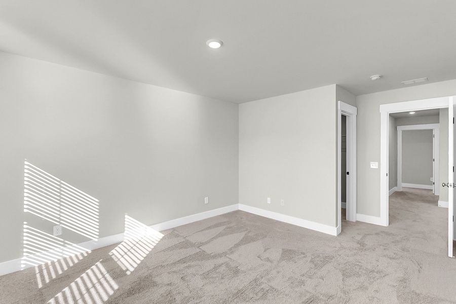 Spacious, unfurnished interior of a new home in Hewing Farms, Summerville (Image 41).