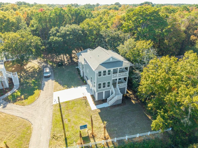 Condo located in Mount Pleasant, SC showcasing its design and architecture (Image 5). Condo located in Mount Pleasant, SC showcasing its design and architecture (Image 5).