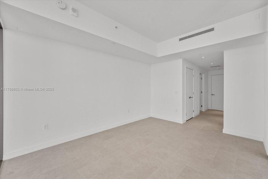 Spacious, unfurnished interior of a new home in Five Park, Miami Beach (Image 10). Spacious, unfurnished interior of a new home in Five Park, Miami Beach (Image 10).
