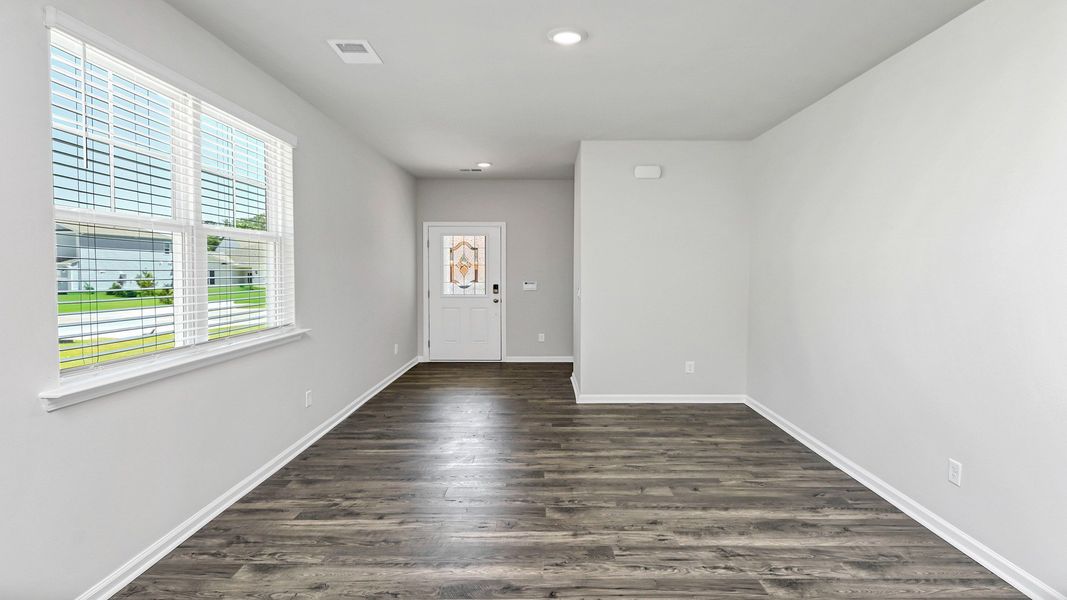 Spacious, unfurnished interior of a new home in Sease's Pond, Gilbert (Image 11).