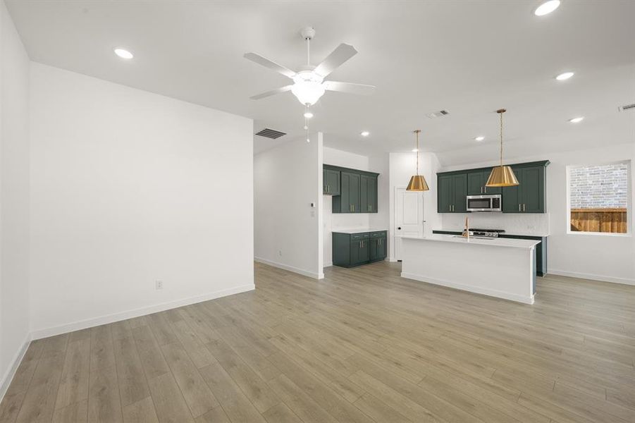 11_661 Tyronza- Living Room-2