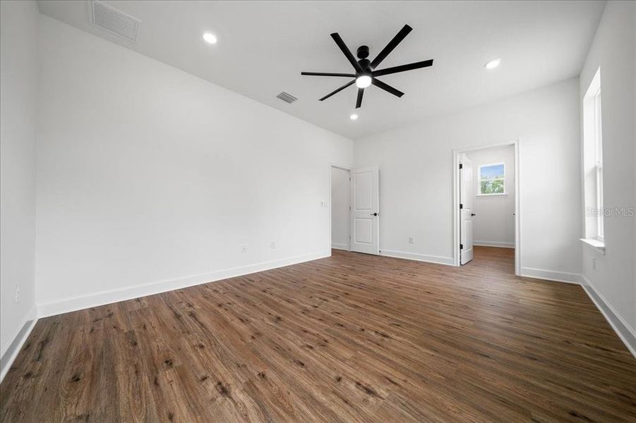 Spacious, unfurnished interior of a new home in , Weeki Wachee (Image 52).