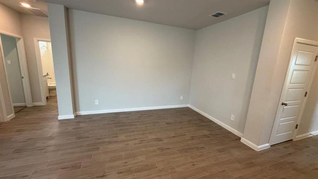 Spacious, unfurnished interior of a new home in Saratoga, Granbury (Image 19). Spacious, unfurnished interior of a new home in Saratoga, Granbury (Image 19).