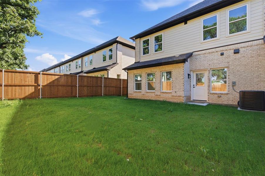 Exterior details and patio area of a home in , Grand Prairie (Image 3).