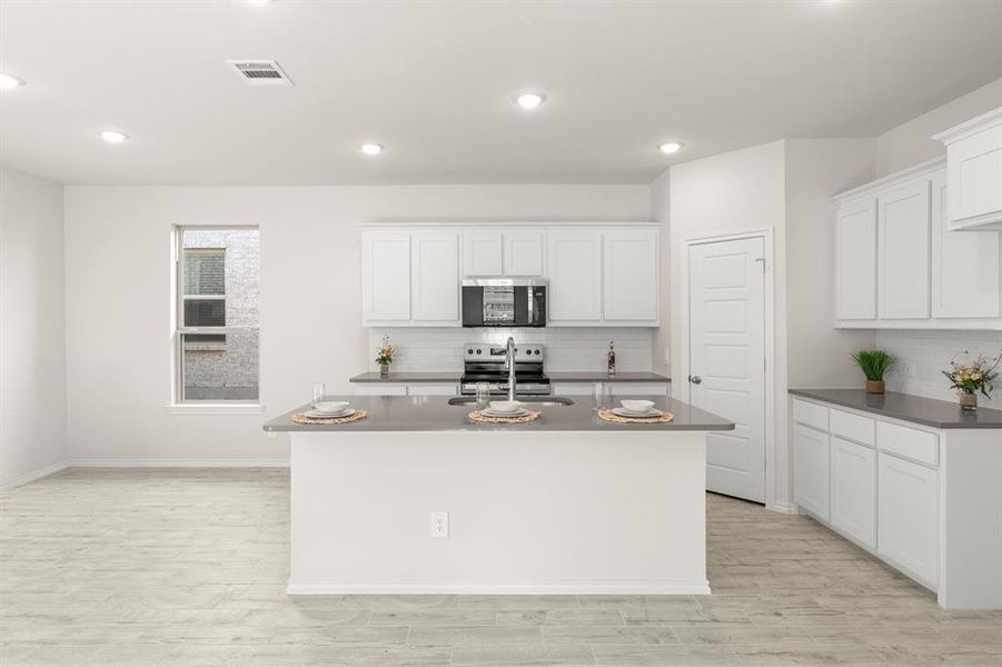 07. 3200 Yellow Pine - Kitchen