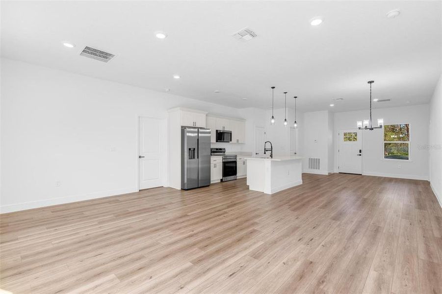 Spacious, unfurnished interior of a new home in , Ocala (Image 25).