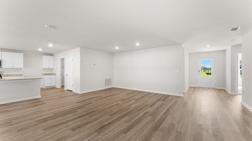 Spacious, unfurnished interior of a new home in Destini Lane, Panama City (Image 25).