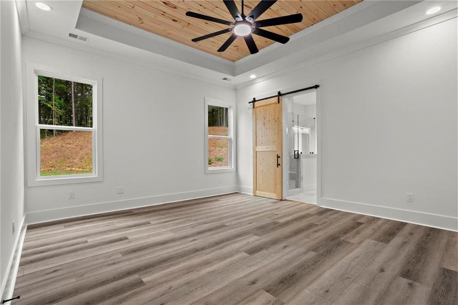 Spacious, unfurnished interior of a new home in , Jasper (Image 22).