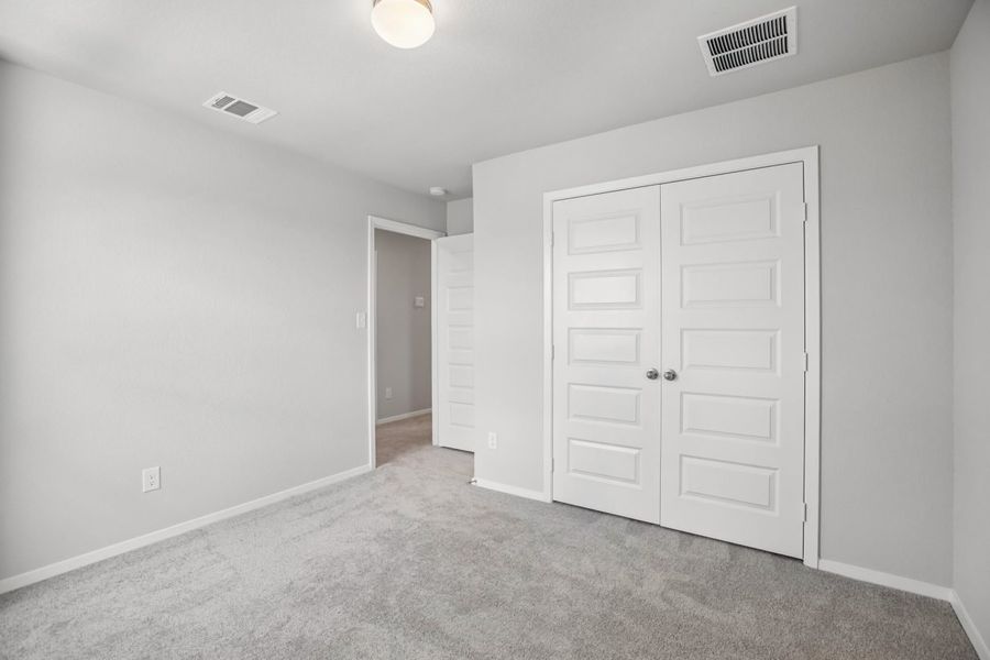 Spacious, unfurnished interior of a new home in Harvest Ridge, Elgin (Image 22).
