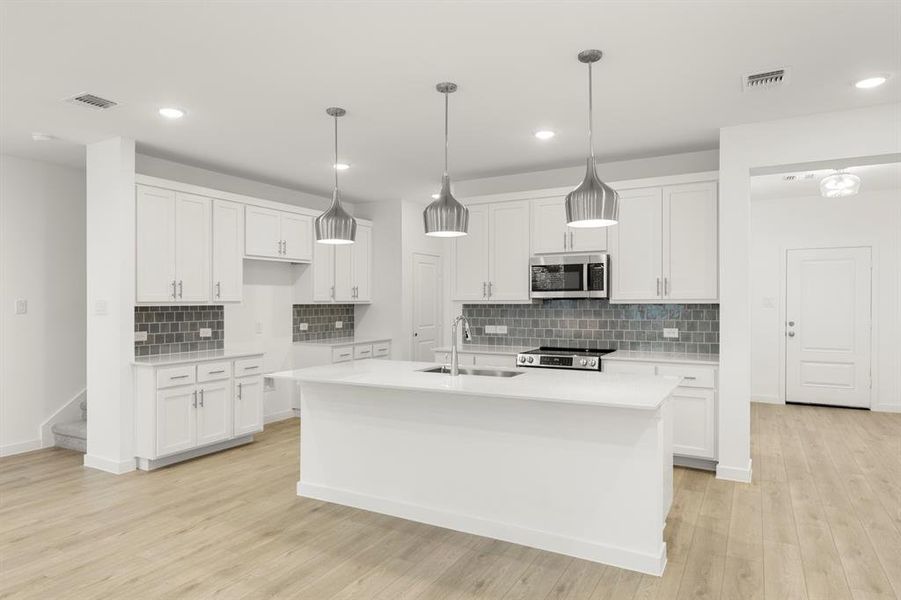 05. 2537 Lost Maples - Kitchen (2)