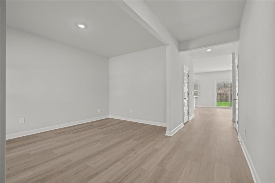 Spacious, unfurnished interior of a new home in Brayfield Manor - Signature Collection, Wellford (Image 11).