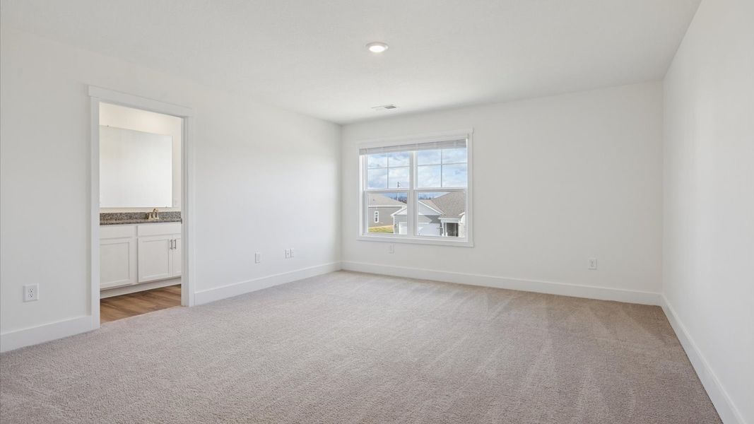 Spacious, unfurnished interior of a new home in Millstone Village, Morristown (Image 14).