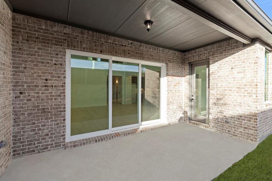 25. 2105 Clairmount - Patio