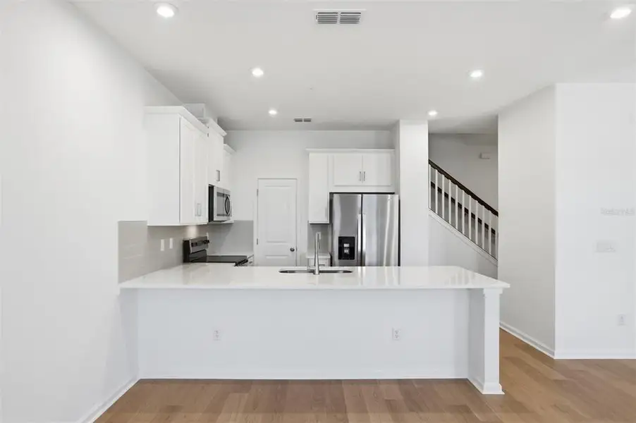 Furnished interior view inside a new home in , Orlando (Image 4).