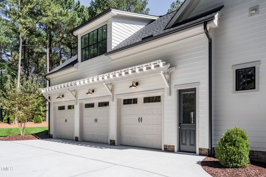 038_ Three Car Garage