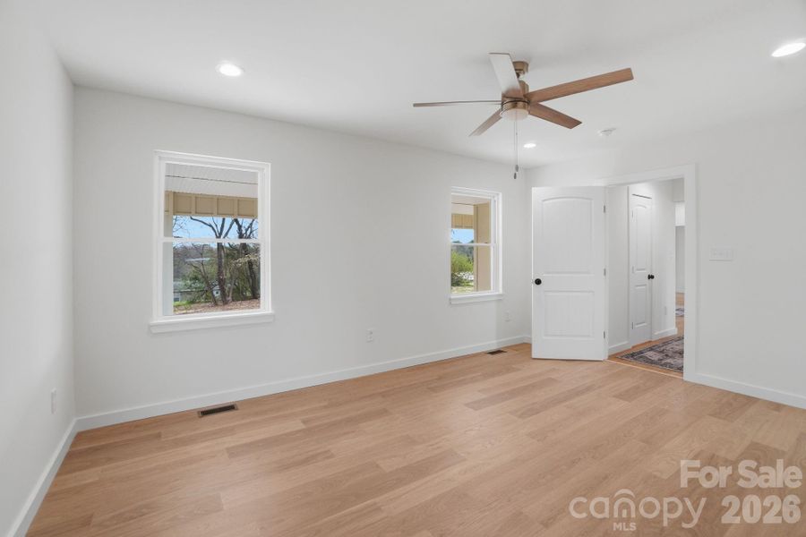 Spacious, unfurnished interior of a new home in , Newton (Image 27).