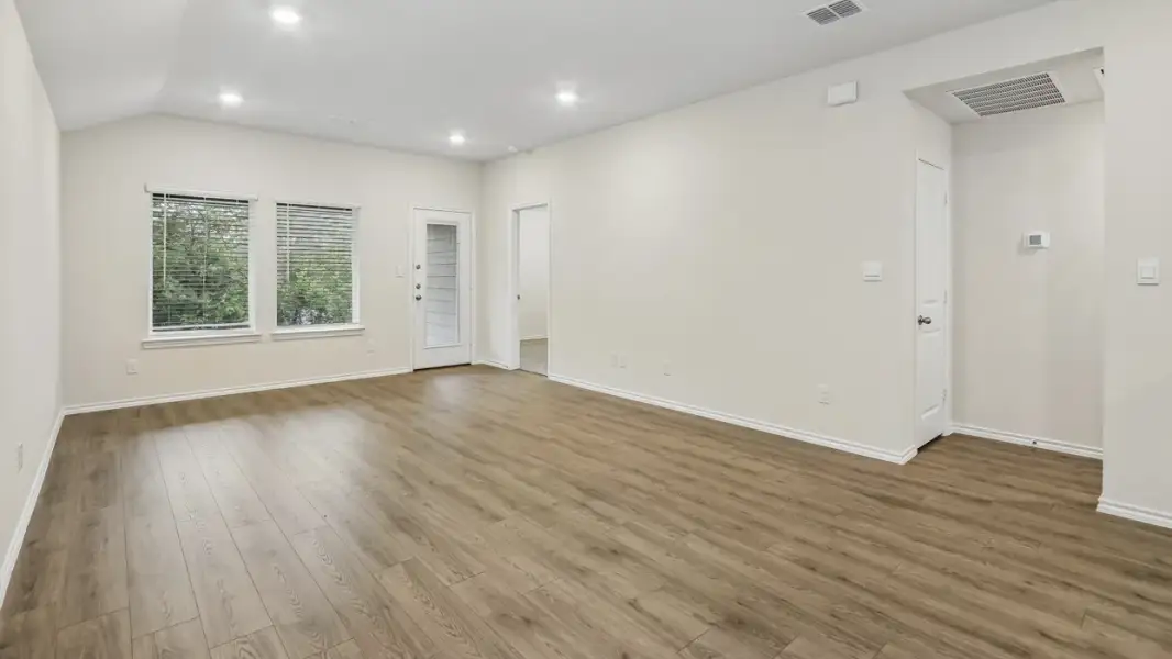 Spacious, unfurnished interior of a new home in Crossmill, Princeton (Image 5).