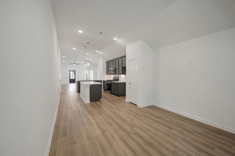 Spacious, unfurnished interior of a new home in Sorella, Tomball (Image 24).
