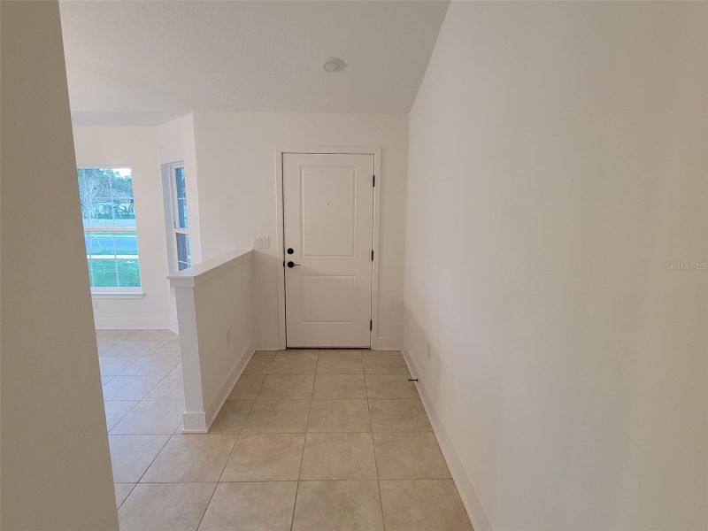 Spacious, unfurnished interior of a new home in Arbor Park, Leesburg (Image 7).