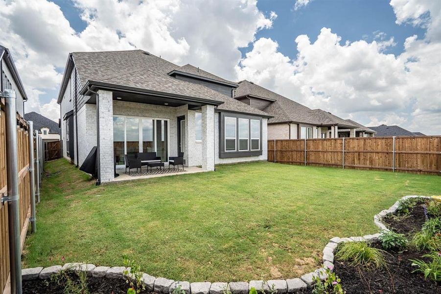 Exterior details and patio area of a home in Sandbrock Ranch, Aubrey (Image 25).