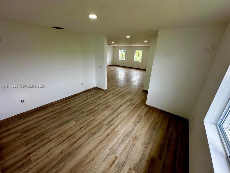 Spacious, unfurnished interior of a new home in , Florida City (Image 13).