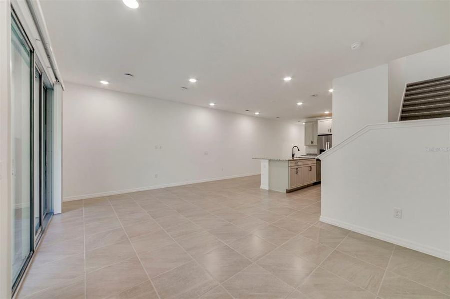 Spacious, unfurnished interior of a new home in Towns at Greenleaf, Oviedo (Image 15).