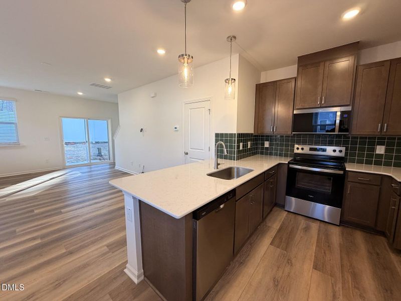 RR82 Kitchen Side Angle