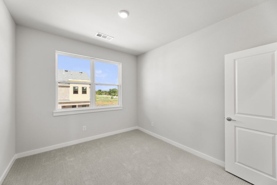 Spacious, unfurnished interior of a new home in Ten Mile Creek, Celina (Image 20).