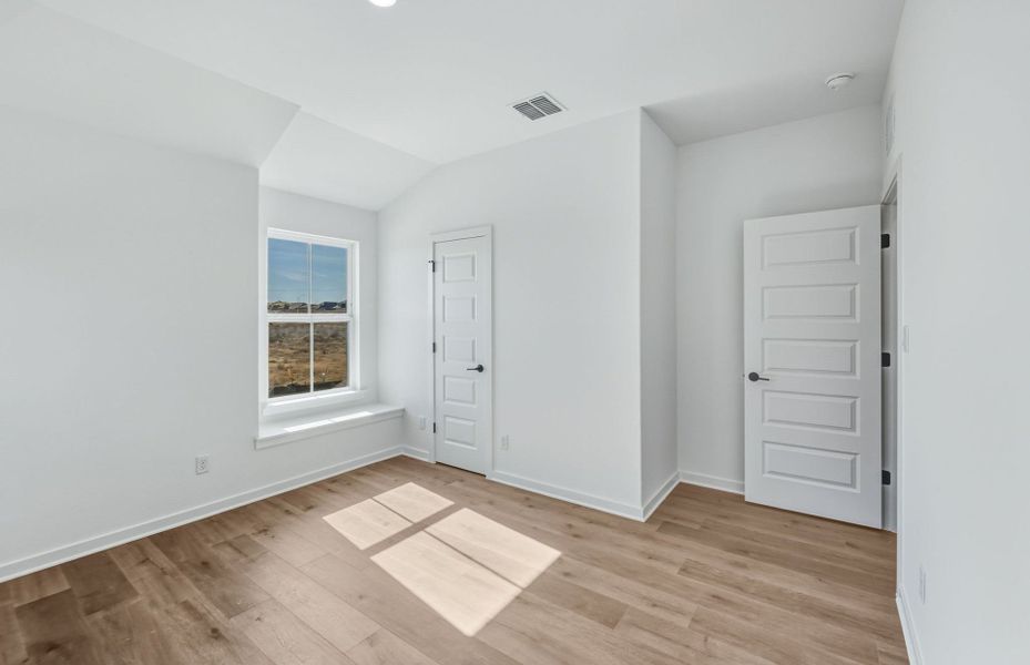 Spacious, unfurnished interior of a new home in Sunfield, Buda (Image 41).