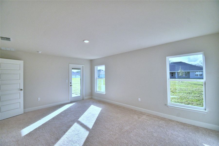 Spacious, unfurnished interior of a new home in Cadence Crossing, Auburndale (Image 23).