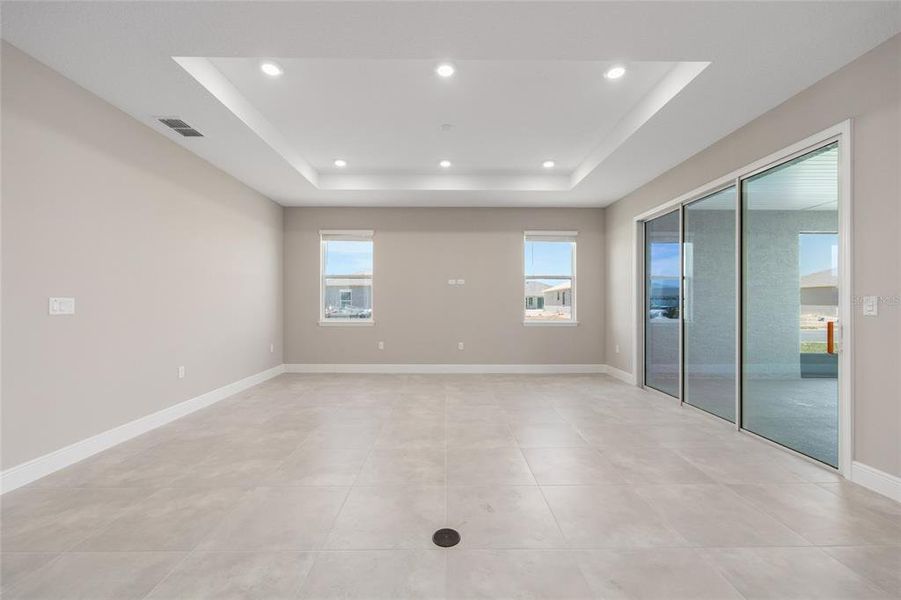 Spacious, unfurnished interior of a new home in , Ocala (Image 27).