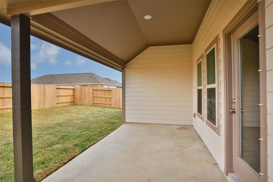 Exterior details and patio area of a home in Aldeana, Bonney (Image 21).