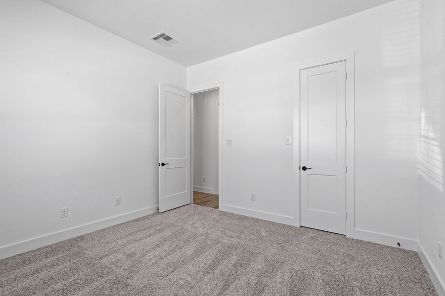 Spacious, unfurnished interior of a new home in Riceland, Mont Belvieu (Image 24).