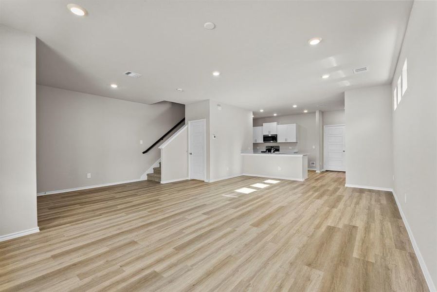 Spacious, unfurnished interior of a new home in Orchard Village, Fort Worth (Image 9).
