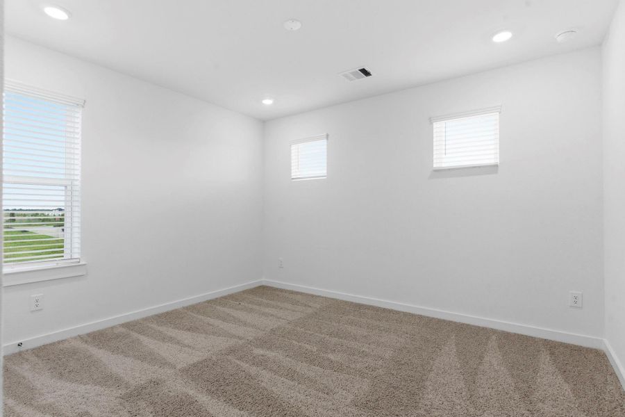 Spacious, unfurnished interior of a new home in , Iowa Colony (Image 39).