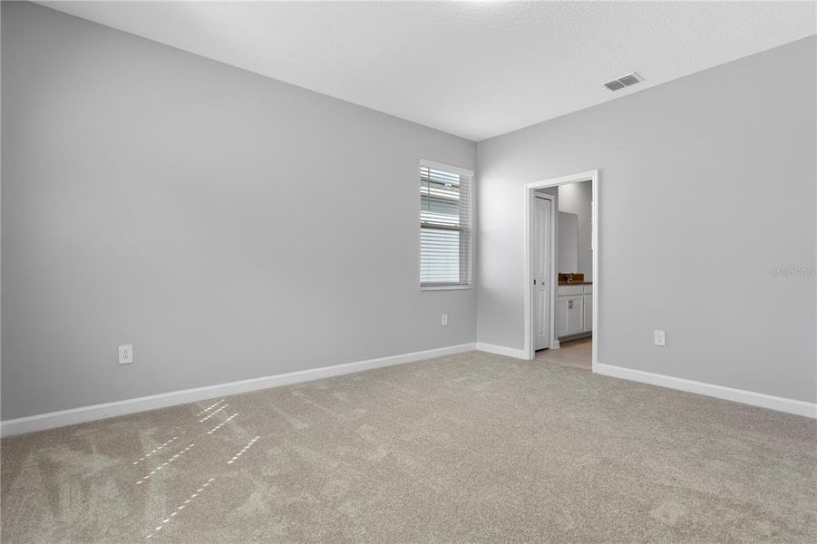 Spacious, unfurnished interior of a new home in , Davenport (Image 18).