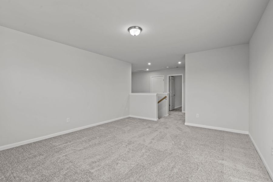 Spacious, unfurnished interior of a new home in Fox Hollow, Spartanburg (Image 31).