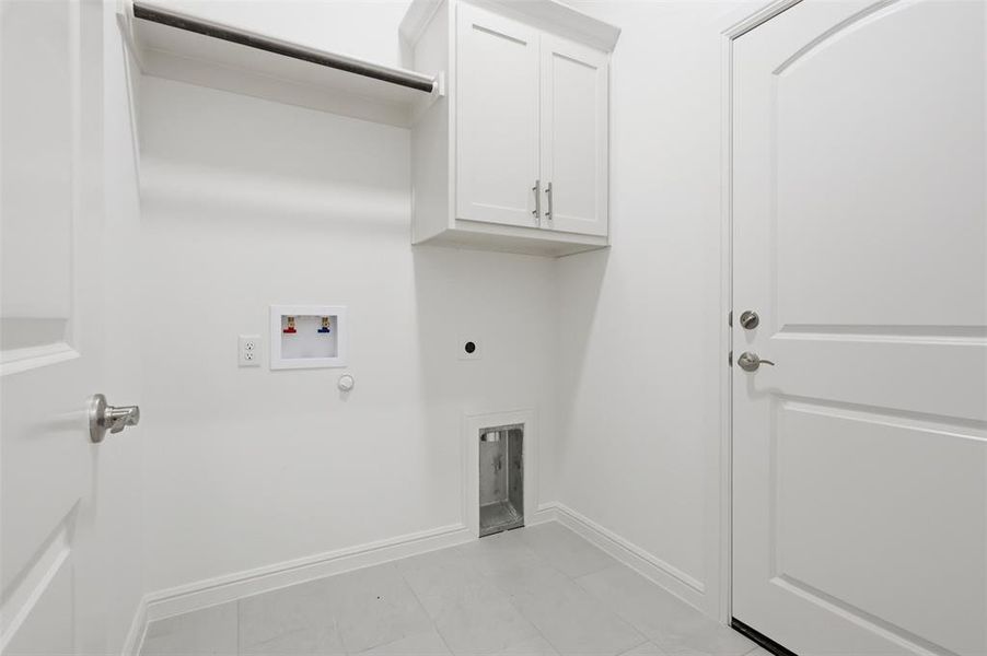 Spacious, unfurnished interior of a new home in , Tolar (Image 33).