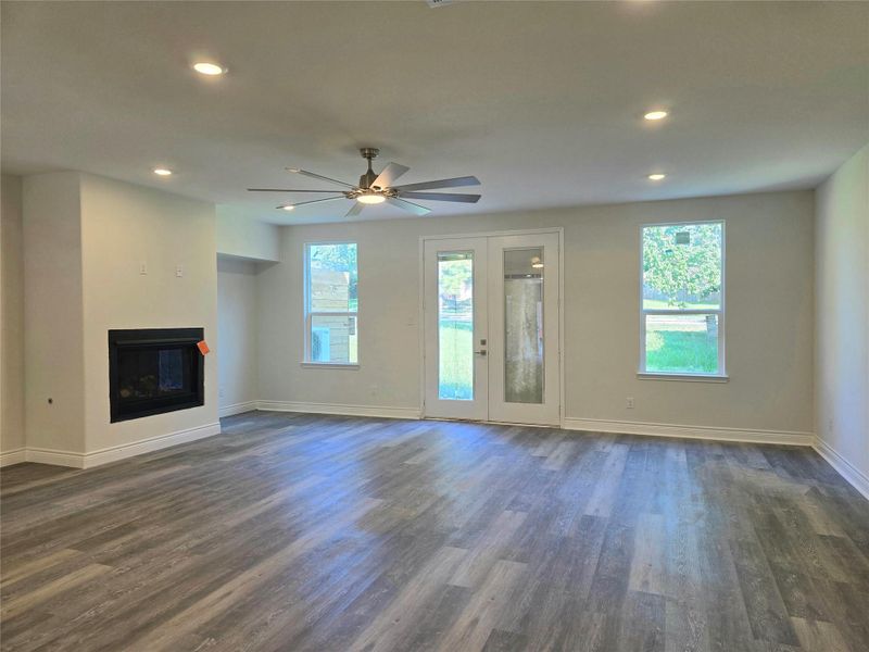 Spacious living room with gas fire place Spacious living room with gas fire place
