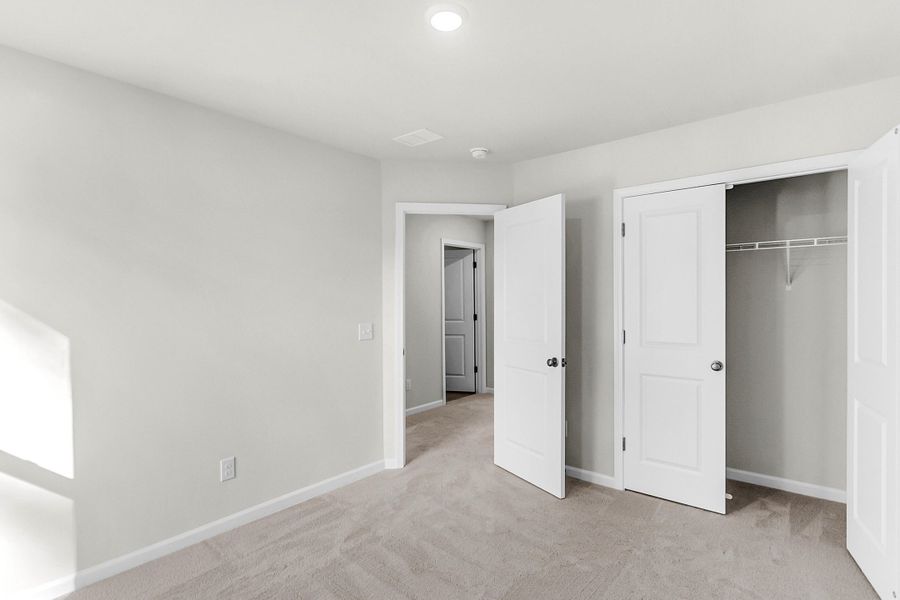 Spacious, unfurnished interior of a new home in Central Creek, Goose Creek (Image 23).