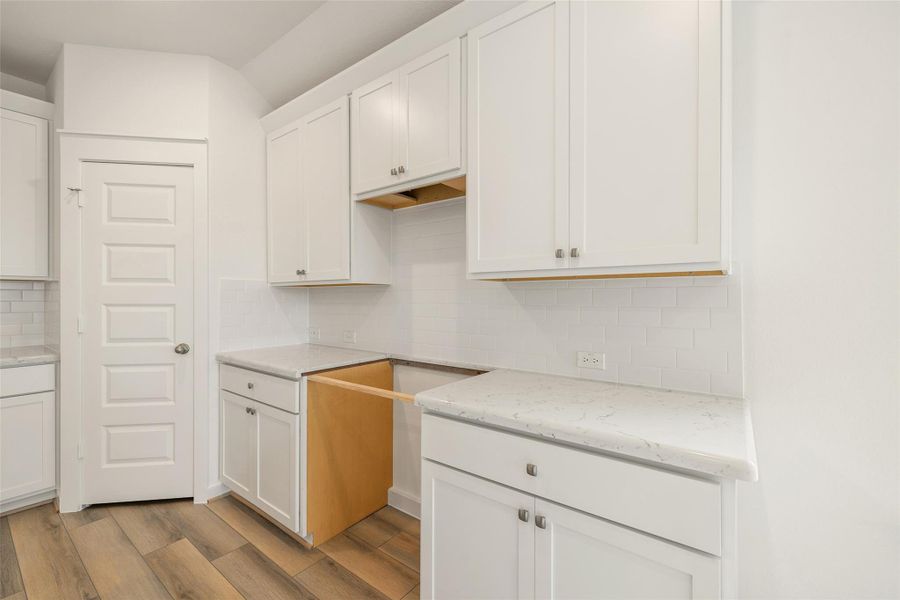 Furnished interior view inside a new home in River Ranch, Dayton (Image 10).