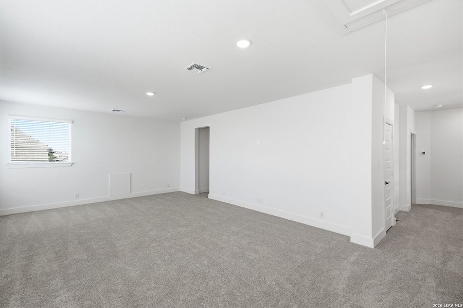 Spacious, unfurnished interior of a new home in Prominence Urban, San Antonio (Image 37).