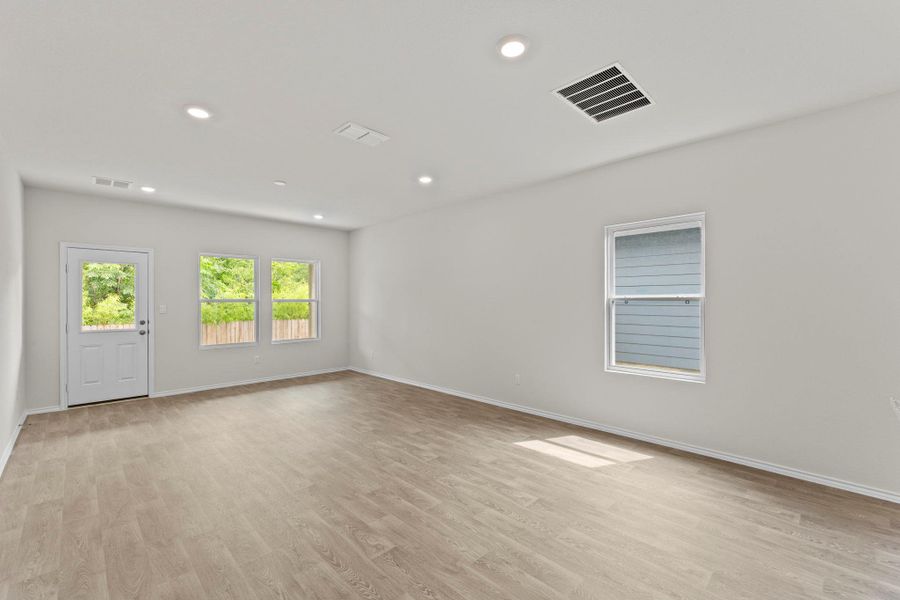 Spacious, unfurnished interior of a new home in Bollinger, Maxwell (Image 19).