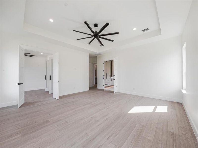 Spacious, unfurnished interior of a new home in , Gunter (Image 23).