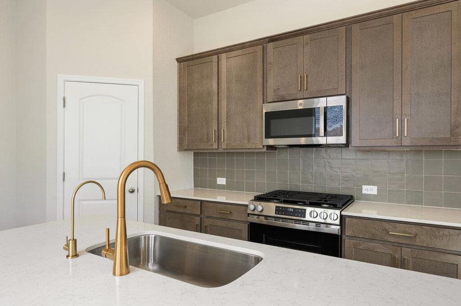 Furnished interior view inside a new home in La Cima, San Marcos (Image 15).