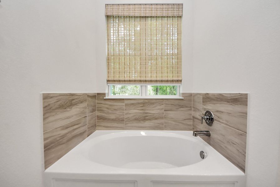 Spacious primary bathroom tub.