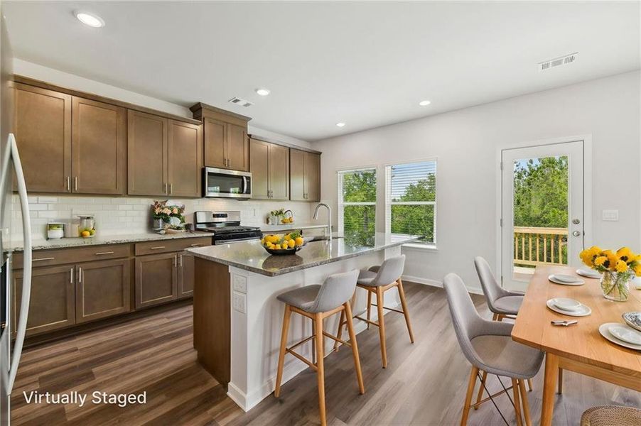 Furnished interior view inside a new home in Ivey Township, Dallas (Image 14).