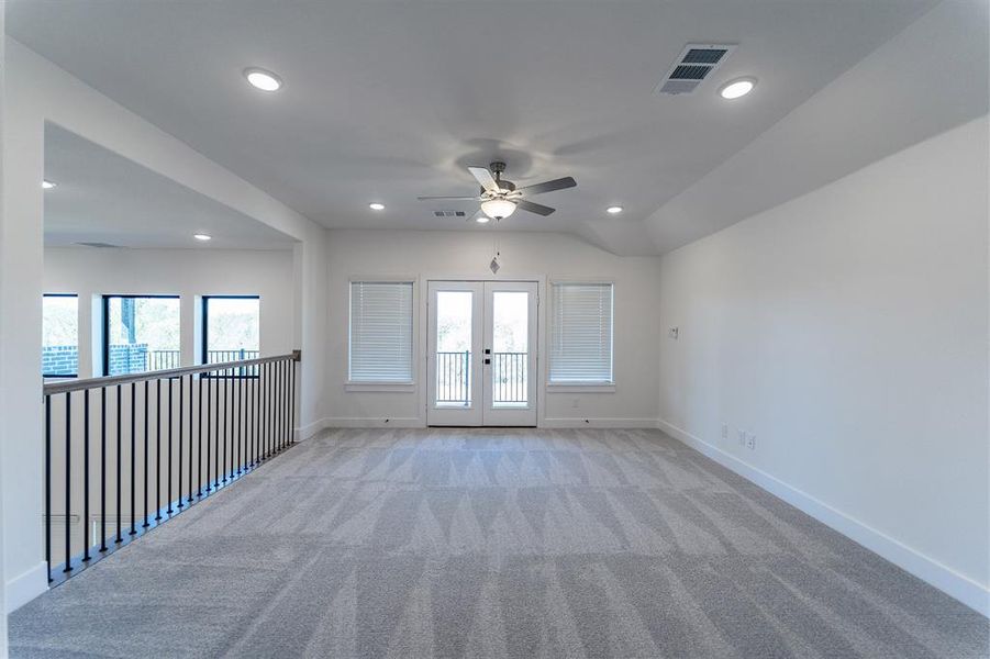 Spacious, unfurnished interior of a new home in Sonoma Verde, Rockwall (Image 26).