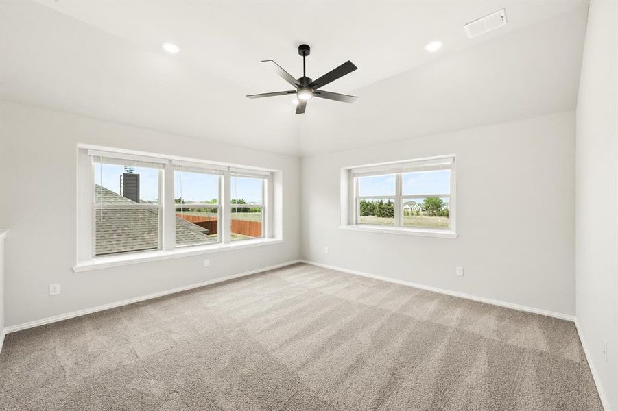 Spacious, unfurnished interior of a new home in The Retreat at North Grove 60, Waxahachie (Image 29).