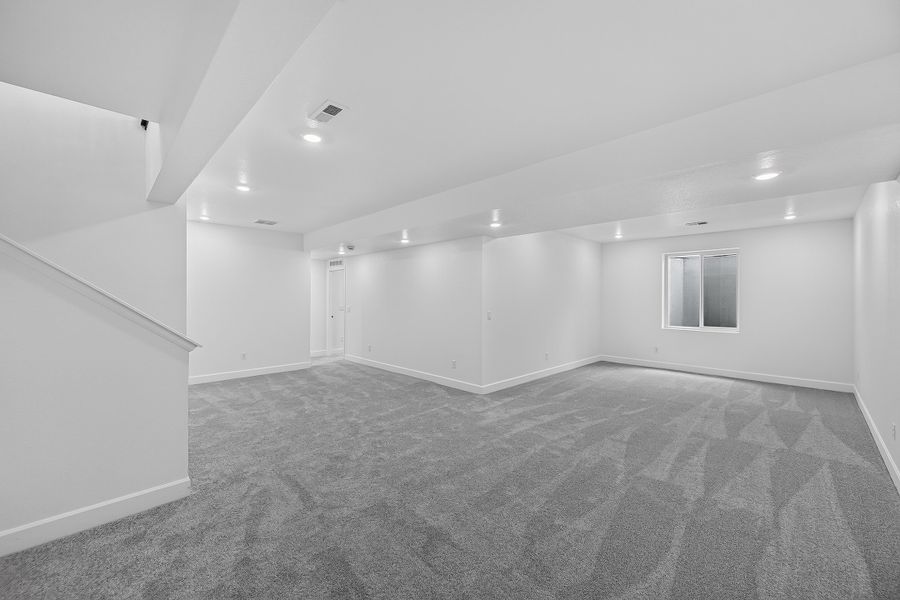 Spacious, unfurnished interior of a new home in Trailstone, Arvada (Image 23).